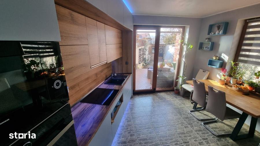 Casă cu 4 camere cu Teren 175 Mp în Central