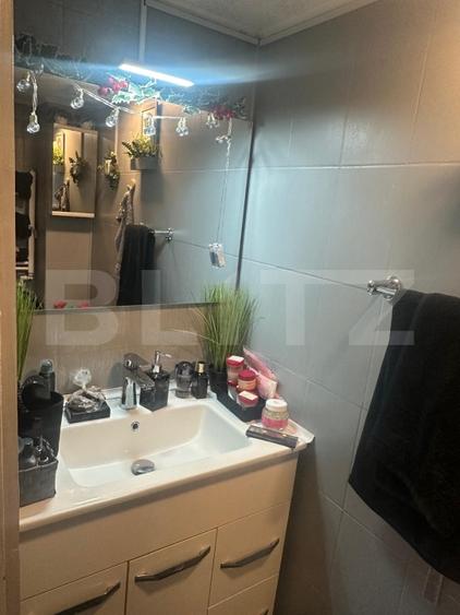 Casă individuală cu 5 camere cu Canalizare în Plopilor