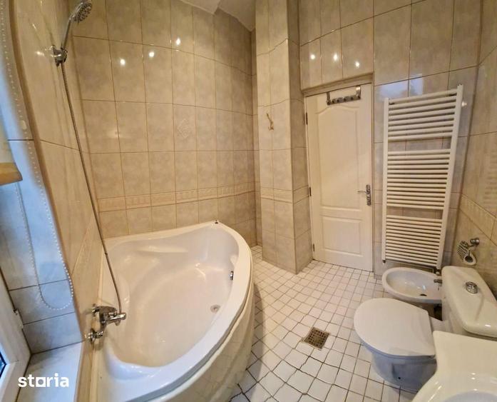 Vanzare apartament trei camere transformate in doua vila Armeneasca - 1