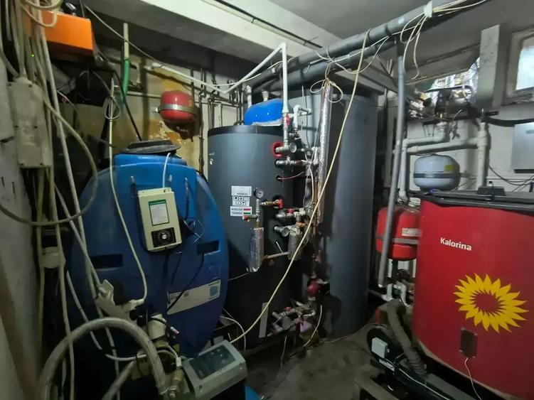 Casă individuală cu 7 camere cu Canalizare în Breaza de Sus