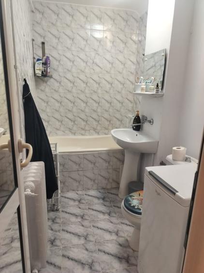 Apartament cu 2 camere decomandat, mobilat în Rovine