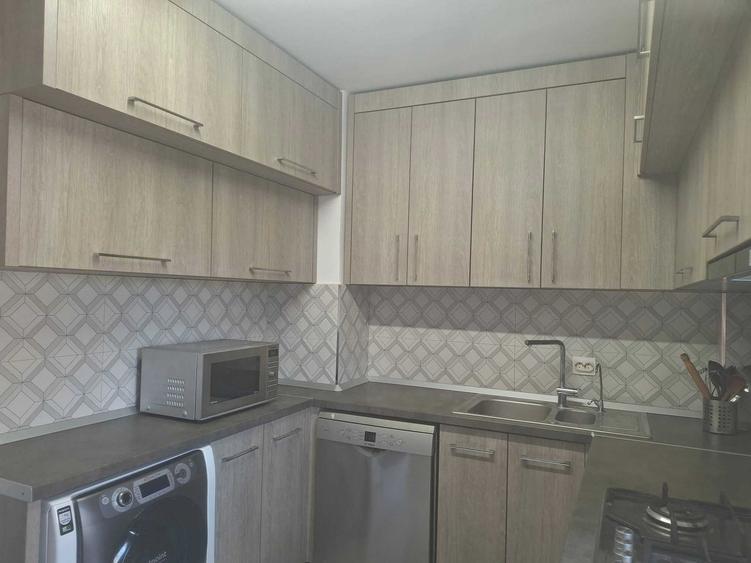 Apartament cu 3 camere decomandat în Decebal
