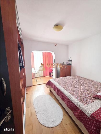 Apartament cu 4 camere decomandat, mobilat în Valea Cetății