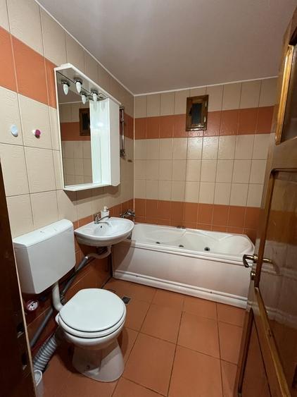 Apartament cu 3 camere decomandat în Vasile Aaron
