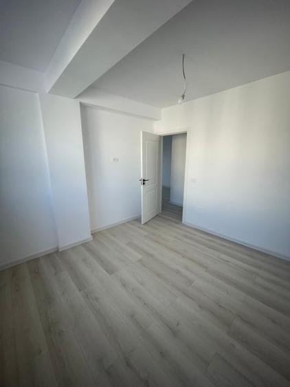 Apartament cu 3 camere decomandat în Pielești