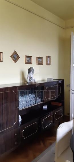 Apartament cu 3 camere semidecomandat, mobilat în Central