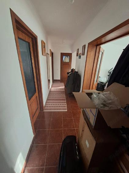 Apartament cu 3 camere decomandat în Est