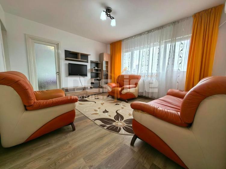 Apartament cu 3 camere semidecomandat, mobilat în Palat