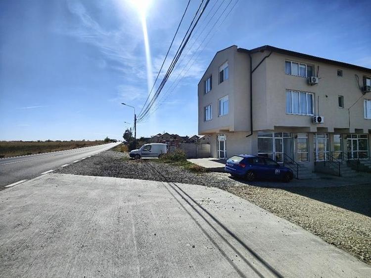 Spațiu comercial, de 35 mp, în Albești