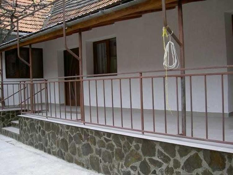 Casă cu 4 camere în Cărand