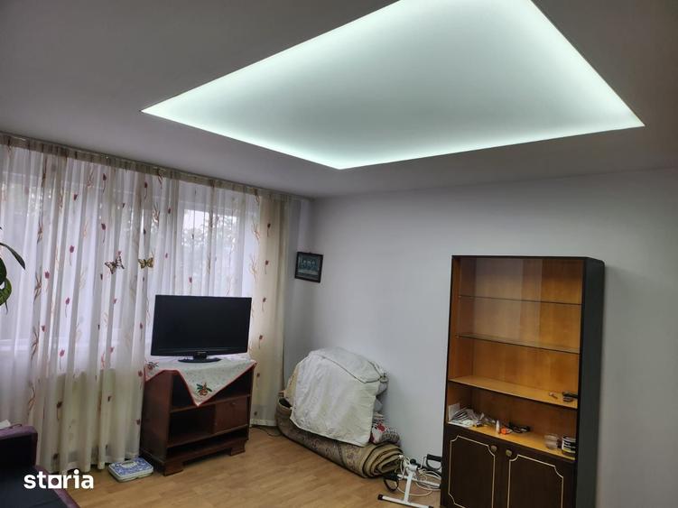 Apartament cu 3 camere semidecomandat în Republicii
