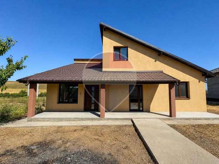 Casă individuală cu 4 camere cu Teren 455 Mp în Șendreni