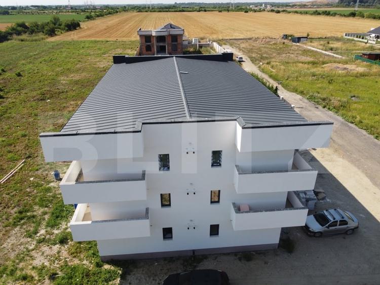 Apartament cu 3 camere decomandat în Titu