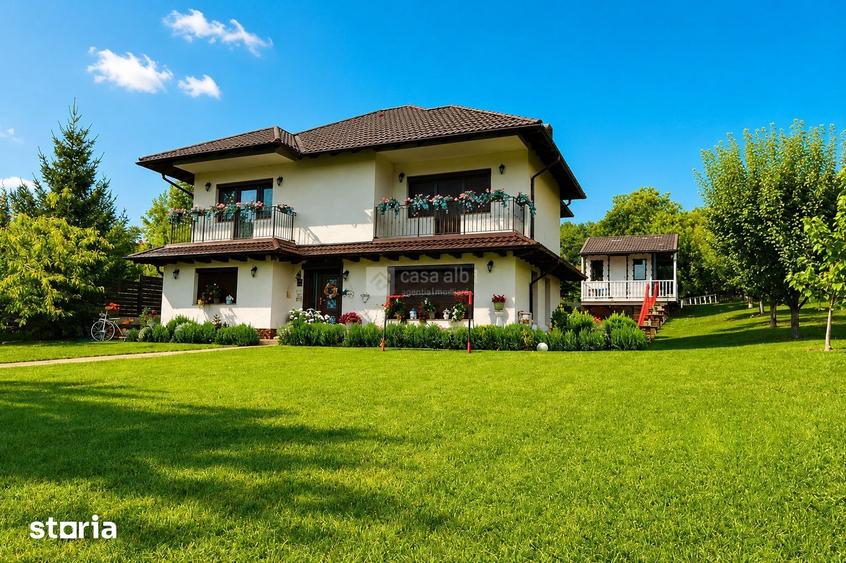 Casă cu 5 camere cu Teren 1500 Mp în Central