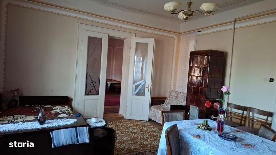 Casă cu 3 camere cu Teren 3600 Mp în Central