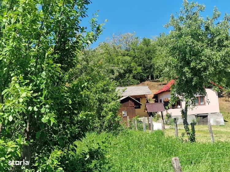 Casă cu 2 camere cu Teren 1150 Mp în Boțești