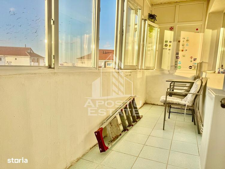 Apartament cu 3 camere, mobilat în Pârneava