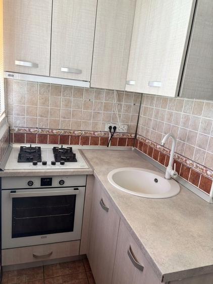 Apartament cu 3 camere decomandat, mobilat în Băneasa