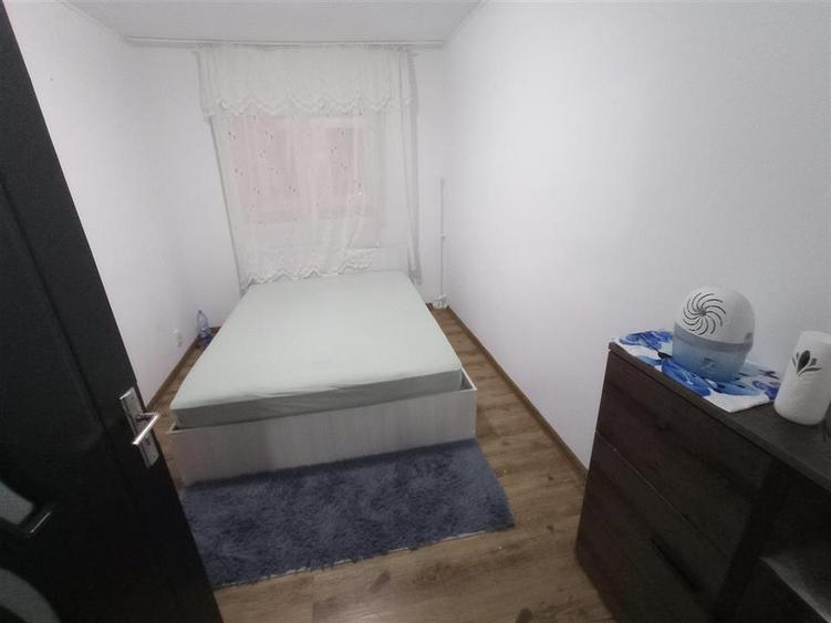 Apartament cu 4 camere semidecomandat, mobilat în Podu Roș