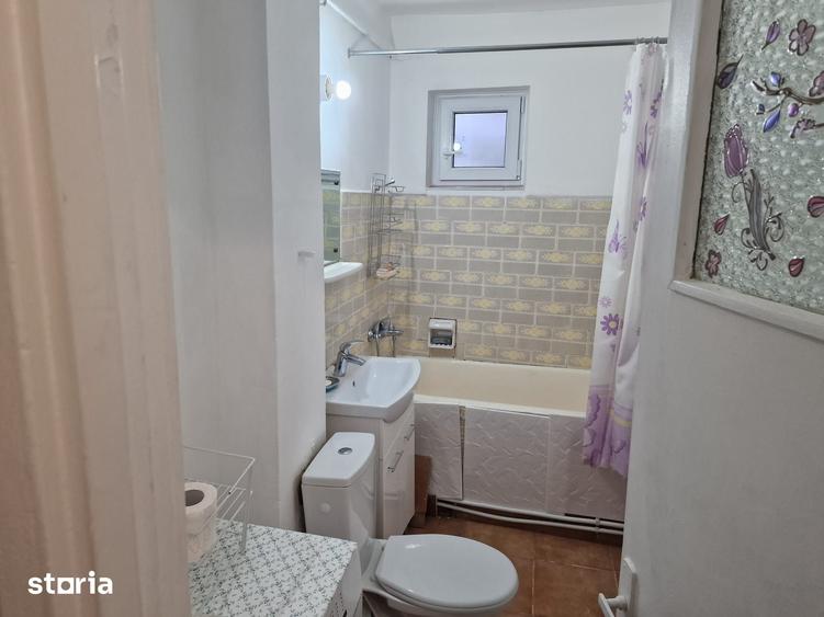 Apartament cu 3 camere semidecomandat în Central