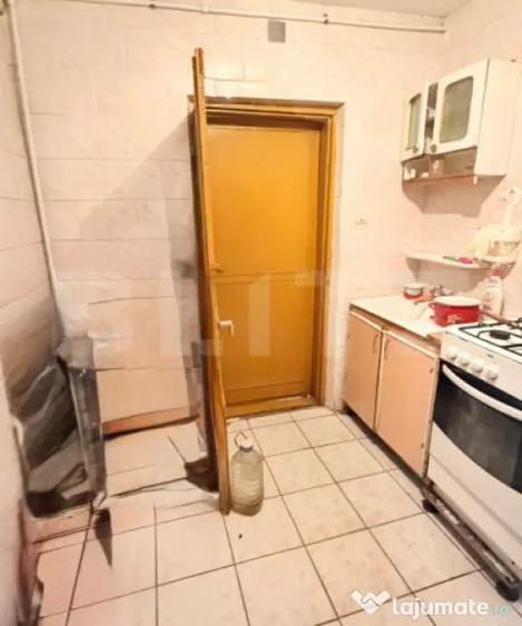 Casa cu teren generos de 800 mp, la strada principala in - 8