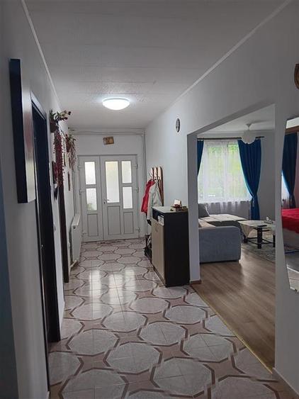 Casă individuală cu 6 camere cu Canalizare în Dorobanți