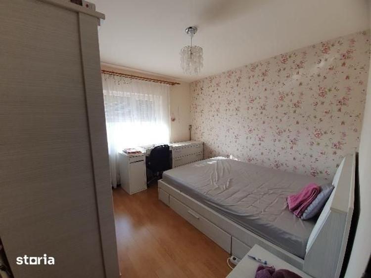 Apartament cu 3 camere în Lăzăreni