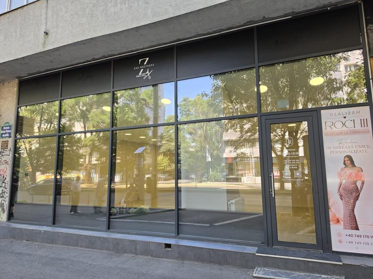 Spațiu comercial, de 102.55999755859 mp, în P-ța Victoriei