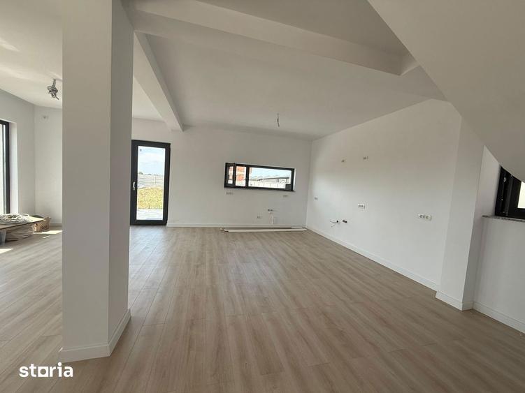 Casă cu 4 camere cu Teren 300 Mp în Tunari