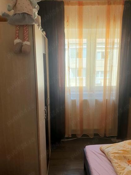 Apartament cu 3 camere semidecomandat în Cantemir