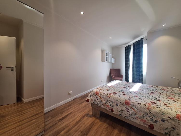 Apartament cu 2 camere semidecomandat, mobilat în Florești