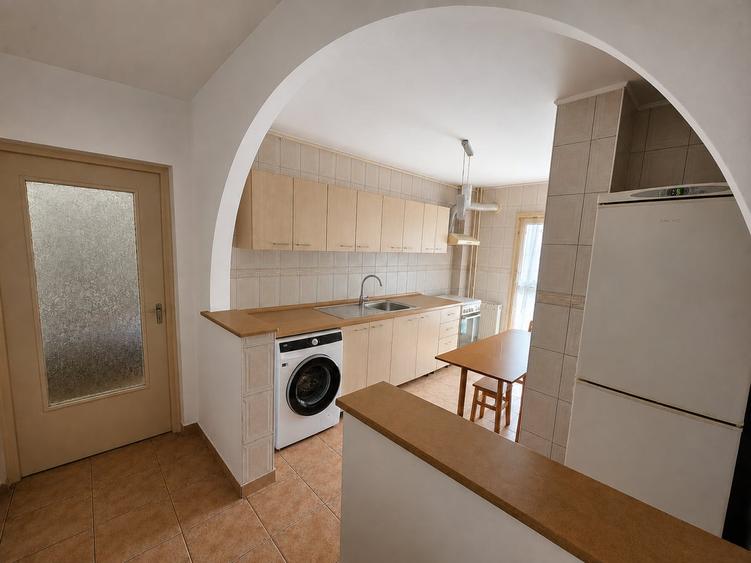 Apartament cu 3 camere decomandat în Centrul Istoric