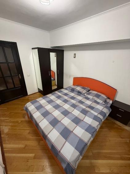 Apartament cu 3 camere decomandat, mobilat în Tei