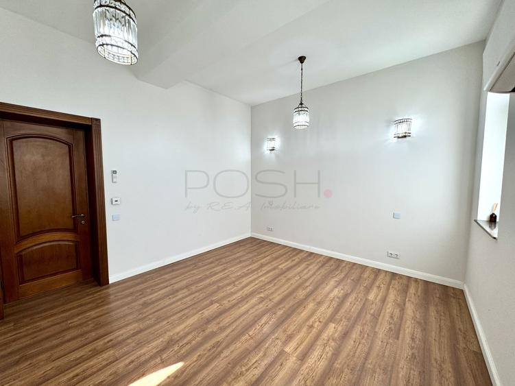 Casă individuală cu 8 camere cu Canalizare în Băneasa