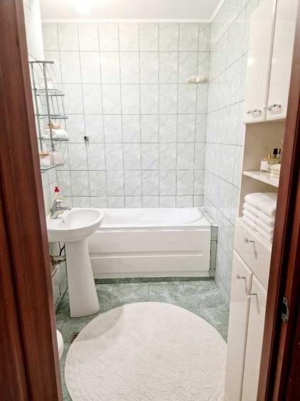 Apartament cu 3 camere decomandat, mobilat în Lujerului