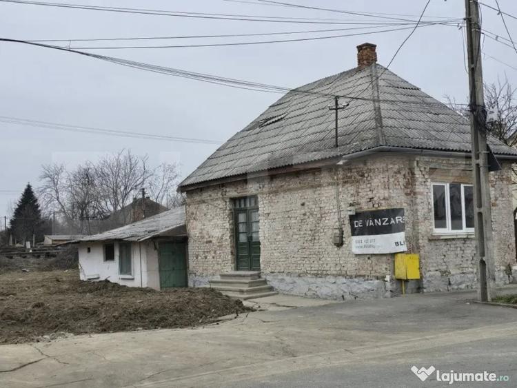 Casă cu 2 camere cu Teren 500 Mp în Botizului