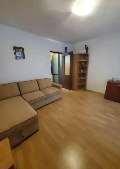 Garsonieră semidecomandată în Apărătorii Patriei