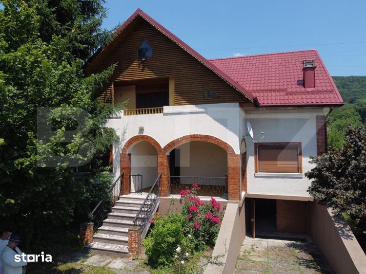 Casă cu 6 camere cu Teren 1108 Mp în Tătărani