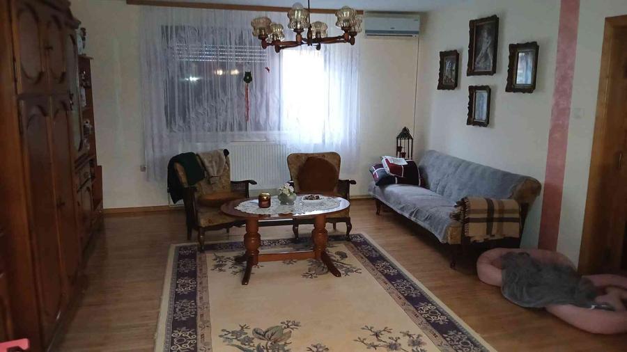 Casă individuală cu 7 camere cu Teren 700 Mp în Caransebeș
