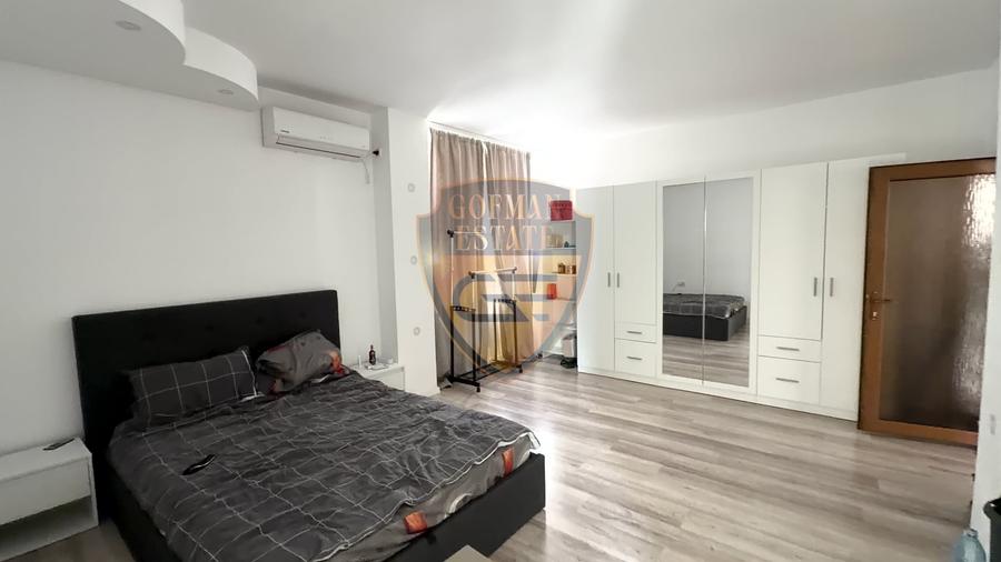 Casă individuală cu 8 camere cu Canalizare în Brătianu