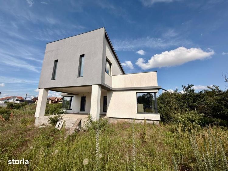 Casă cu 4 camere cu Teren 380 Mp în Cârcea
