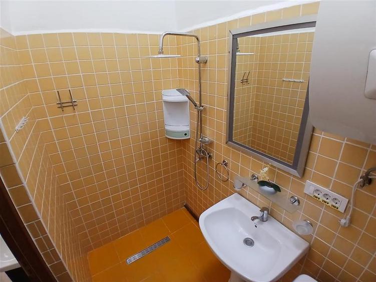 Spațiu comercial, de 25 mp, în Central