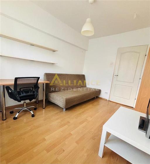 Apartament cu 3 camere decomandat în Tineretului