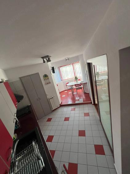 Apartament cu 3 camere decomandat în Basarab