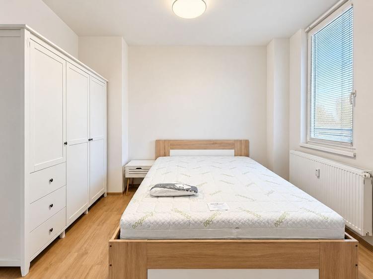 Apartament cu 3 camere semidecomandat, mobilat în Giroc