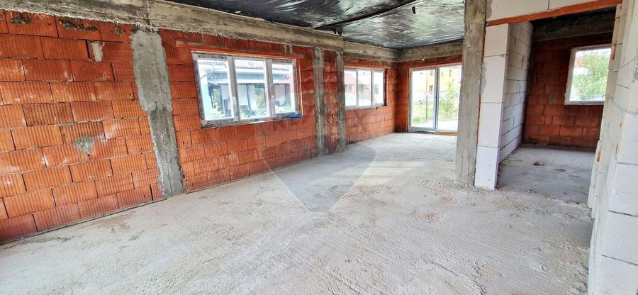 Casă individuală cu 4 camere cu Teren 397 Mp în Șofronea