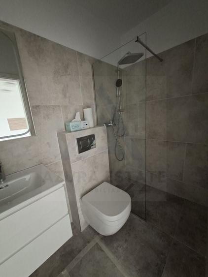 Apartament cu 3 camere decomandat în Cristian
