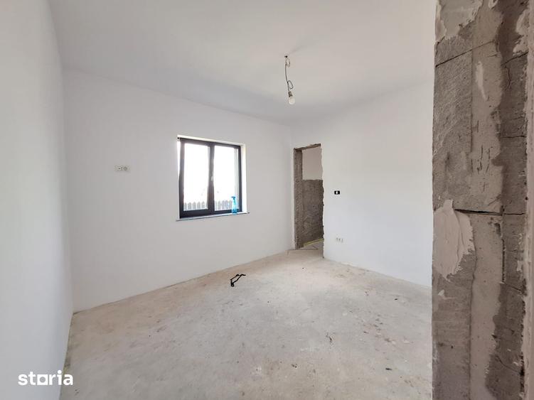 Casă cu 4 camere cu Teren 300 Mp în Mărgineni
