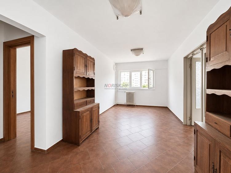 Apartament cu 3 camere semidecomandat în Gorjului