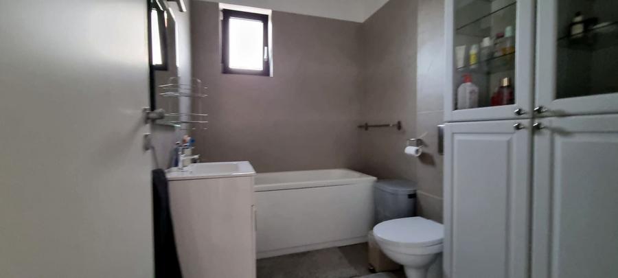Casă cu 5 camere cu Canalizare în Nord